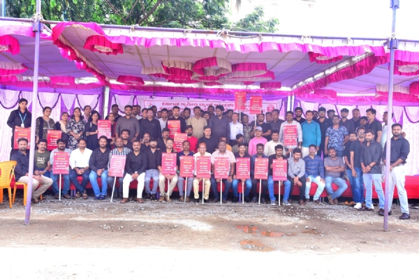 ಬಳ್ಳಾರಿ : ವಿವಿಧ ಬೇಡಿಕೆಗಳ ಈಡೇರಿಕೆಗೆ ಆಗ್ರಹಿಸಿ ಕೆಜಿಬಿ ಅಧಿಕಾರಿಗಳ ಮತ್ತು ಸಿಬ್ಬಂದಿಯ ಪ್ರತಿಭಟನೆ ಬಳ್ಳಾರಿ : ವಿವಿಧ ಬೇಡಿಕೆಗಳ ಈಡೇರಿಕೆಗೆ ಆಗ್ರಹಿಸಿ ಕೆಜಿಬಿ ಅಧಿಕಾರಿಗಳ ಮತ್ತು ಸಿಬ್ಬಂದಿಯ ಪ್ರತಿಭಟನೆ
