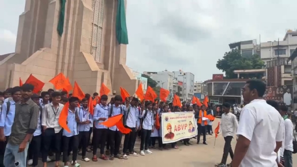 ಬಳ್ಳಾರಿ : ರೈತರ ವಿವಿಧ ಬೇಡಿಕೆಗಳ ಈಡೇರಿಕೆಗೆ ಎಬಿವಿಪಿ ಆಗ್ರಹ ಬಳ್ಳಾರಿ : ರೈತರ ವಿವಿಧ ಬೇಡಿಕೆಗಳ ಈಡೇರಿಕೆಗೆ ಎಬಿವಿಪಿ ಆಗ್ರಹ