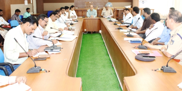 ರಸ್ತೆ ಸುರಕ್ಷತೆಗೆ ಅರಿವು ಕಾರ್ಯಕ್ರಮ ಹಮ್ಮಿಕೊಳ್ಳಿ- ಜಿಲ್ಲಾಧಿಕಾರಿ ಡಾ. ಸುರೇಶ್ ಬಿ. ಇಟ್ನಾಳ ರಸ್ತೆ ಸುರಕ್ಷತೆಗೆ ಅರಿವು ಕಾರ್ಯಕ್ರಮ ಹಮ್ಮಿಕೊಳ್ಳಿ- ಜಿಲ್ಲಾಧಿಕಾರಿ ಡಾ. ಸುರೇಶ್ ಬಿ. ಇಟ್ನಾಳ