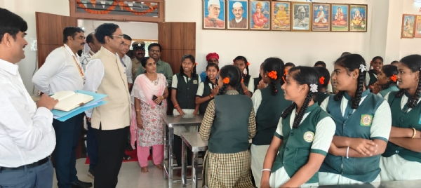 ವಸತಿ ನಿಲಯಗಳಲ್ಲಿ ಮಕ್ಕಳಿಗೆ ಎಲ್ಲಾ ರೀತಿಯ ಸೌಲಭ್ಯಗಳನ್ನು ನೀಡಿ- ಸುರೇಶ ವಂಟಿಗೋಡಿ ವಸತಿ ನಿಲಯಗಳಲ್ಲಿ ಮಕ್ಕಳಿಗೆ ಎಲ್ಲಾ ರೀತಿಯ ಸೌಲಭ್ಯಗಳನ್ನು ನೀಡಿ- ಸುರೇಶ ವಂಟಿಗೋಡಿ