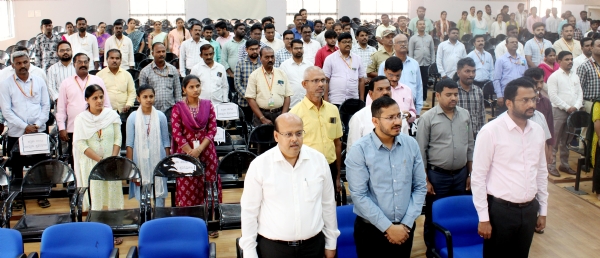 ಸ್ವಾತಂತ್ರ್ಯ ಚಳವಳಿಯ ಬೀಜ ಬಿತ್ತನೆಗೆ ವಂದೇ ಮಾತರಂ ಸಹಕಾರಿ - ಜಿಲ್ಲಾಧಿಕಾರಿ ಡಾ. ಸುರೇಶ ಬಿ. ಇಟ್ನಾಳ ಸ್ವಾತಂತ್ರ್ಯ ಚಳವಳಿಯ ಬೀಜ ಬಿತ್ತನೆಗೆ ವಂದೇ ಮಾತರಂ ಸಹಕಾರಿ - ಜಿಲ್ಲಾಧಿಕಾರಿ ಡಾ. ಸುರೇಶ ಬಿ. ಇಟ್ನಾಳ