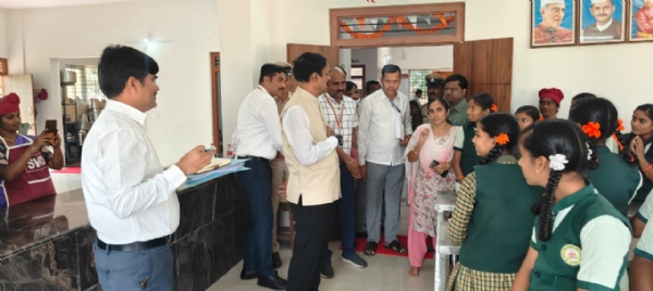 ವಸತಿ ನಿಲಯಗಳಲ್ಲಿ ಮಕ್ಕಳಿಗೆ ಎಲ್ಲಾ ರೀತಿಯ ಸೌಲಭ್ಯಗಳನ್ನು ನೀಡಿ- ಸುರೇಶ ವಂಟಿಗೋಡಿ ವಸತಿ ನಿಲಯಗಳಲ್ಲಿ ಮಕ್ಕಳಿಗೆ ಎಲ್ಲಾ ರೀತಿಯ ಸೌಲಭ್ಯಗಳನ್ನು ನೀಡಿ- ಸುರೇಶ ವಂಟಿಗೋಡಿ