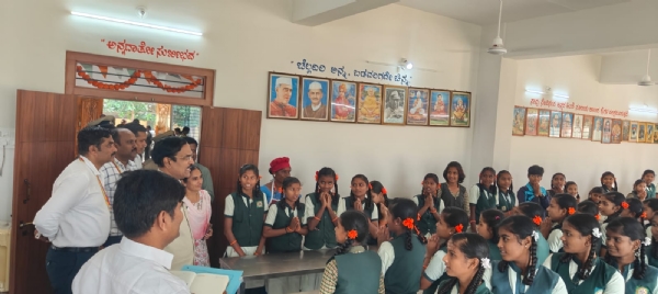 ವಸತಿ ನಿಲಯಗಳಲ್ಲಿ ಮಕ್ಕಳಿಗೆ ಎಲ್ಲಾ ರೀತಿಯ ಸೌಲಭ್ಯಗಳನ್ನು ನೀಡಿ- ಸುರೇಶ ವಂಟಿಗೋಡಿ ವಸತಿ ನಿಲಯಗಳಲ್ಲಿ ಮಕ್ಕಳಿಗೆ ಎಲ್ಲಾ ರೀತಿಯ ಸೌಲಭ್ಯಗಳನ್ನು ನೀಡಿ- ಸುರೇಶ ವಂಟಿಗೋಡಿ