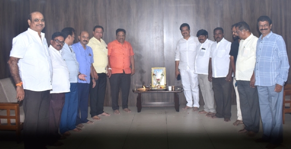 ಕನಕದಾಸರು ದಾರ್ಶನಿಕರಾಗಿ ಅಜರಾಮರರು : ಅವ್ವಾರು ಮಂಜುನಾಥ್ ಕನಕದಾಸರು ದಾರ್ಶನಿಕರಾಗಿ ಅಜರಾಮರರು : ಅವ್ವಾರು ಮಂಜುನಾಥ್