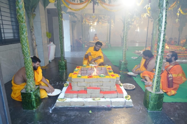 ಡಿಕೆಶಿ ಸಿಎಂ ಆಗಲಿಕ್ಕಾಗಿಯೇ ಬಳ್ಳಾರಿಯಲ್ಲಿ ಅವರ ಅಭಿಮಾನಿಯಿಂದ ಹೋಮ, ಹವನ ಮತ್ತು ಯಾಗಗಳು ಡಿಕೆಶಿ ಸಿಎಂ ಆಗಲಿಕ್ಕಾಗಿಯೇ ಬಳ್ಳಾರಿಯಲ್ಲಿ ಅವರ ಅಭಿಮಾನಿಯಿಂದ ಹೋಮ, ಹವನ ಮತ್ತು ಯಾಗಗಳು