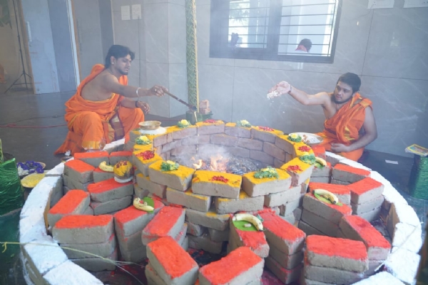 ಡಿಕೆಶಿ ಸಿಎಂ ಆಗಲಿಕ್ಕಾಗಿಯೇ ಬಳ್ಳಾರಿಯಲ್ಲಿ ಅವರ ಅಭಿಮಾನಿಯಿಂದ ಹೋಮ, ಹವನ ಮತ್ತು ಯಾಗಗಳು ಡಿಕೆಶಿ ಸಿಎಂ ಆಗಲಿಕ್ಕಾಗಿಯೇ ಬಳ್ಳಾರಿಯಲ್ಲಿ ಅವರ ಅಭಿಮಾನಿಯಿಂದ ಹೋಮ, ಹವನ ಮತ್ತು ಯಾಗಗಳು