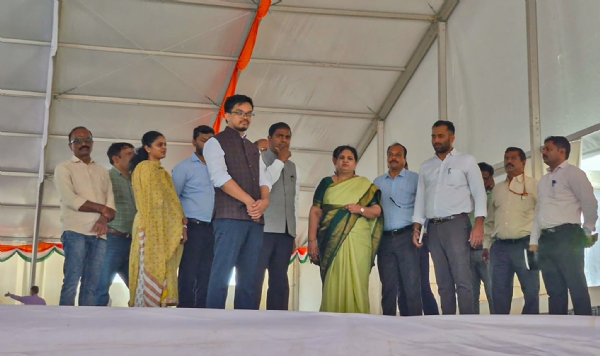 ಮುಖ್ಯಮಂತ್ರಿಗಳ ಆಗಮನಕ್ಕೆ ಬೃಹತ್ ವೇದಿಕೆ ನಿರ್ಮಾಣ