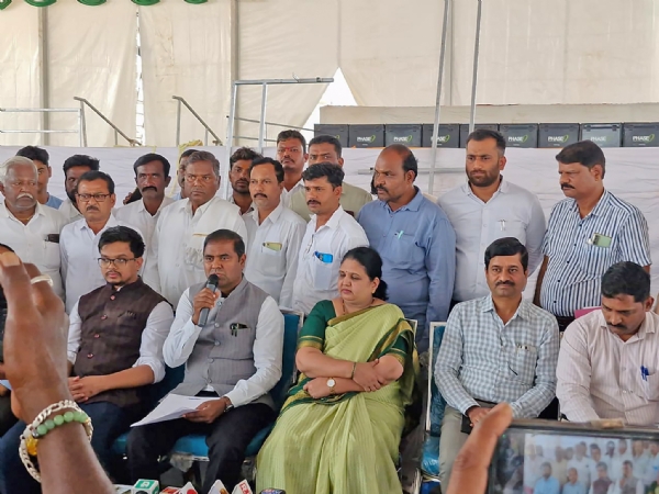 ಮುಖ್ಯಮಂತ್ರಿಗಳ ಆಗಮನಕ್ಕೆ ಬೃಹತ್ ವೇದಿಕೆ ನಿರ್ಮಾಣ