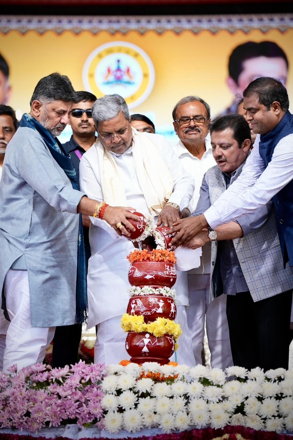 74 ಕೆರೆಗೆಳಿಗೆ ನೀರು ತುಂಬಿಸುವ ಯೋಜನೆಗೆ ಚಾಲನೆ 74 ಕೆರೆಗೆಳಿಗೆ ನೀರು ತುಂಬಿಸುವ ಯೋಜನೆಗೆ ಚಾಲನೆ