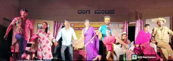 ನಡವಿ : `ಸಂಸಾರದಲ್ಲಿ ಸ ನಿ ದ ಪ’ ನಾಟಕ ಪ್ರದರ್ಶನ ನಡವಿ : `ಸಂಸಾರದಲ್ಲಿ ಸ ನಿ ದ ಪ’ ನಾಟಕ ಪ್ರದರ್ಶನ
