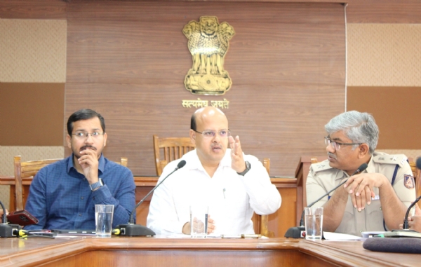 ವ್ಯವಸ್ಥಿತವಾಗಿ ಶ್ರೀ ಗವಿಸಿದ್ಧೇಶ್ವರ ಜಾತ್ರೆ ನಡೆಸಲು ಅಧಿಕಾರಿಗಳು ಸಿದ್ದತೆ ಮಾಡಿಕೊಳ್ಳಿ - ಜಿಲ್ಲಾಧಿಕಾರಿ ಡಾ. ಸುರೇಶ ಇಟ್ನಾಳ ವ್ಯವಸ್ಥಿತವಾಗಿ ಶ್ರೀ ಗವಿಸಿದ್ಧೇಶ್ವರ ಜಾತ್ರೆ ನಡೆಸಲು ಅಧಿಕಾರಿಗಳು ಸಿದ್ದತೆ ಮಾಡಿಕೊಳ್ಳಿ - ಜಿಲ್ಲಾಧಿಕಾರಿ ಡಾ. ಸುರೇಶ ಇಟ್ನಾಳ