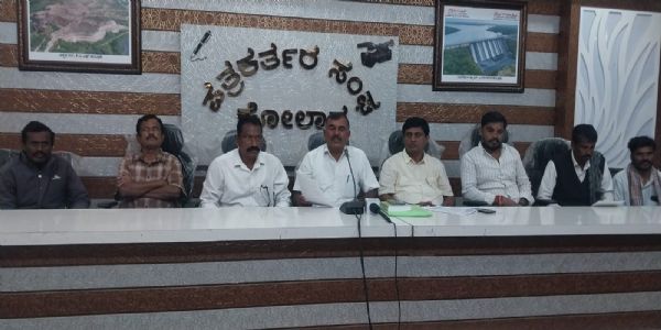 ರೈತರ ಜಮೀನಿನಲ್ಲಿ ಮತ್ತೆ ಗಿಡ ನೆಡಲು ಮುಂದಾದ ಅರಣ್ಯ ಇಲಾಖೆ