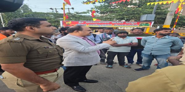 ಕೋಲಾರ ನಗರದಲ್ಲಿ ಜಿಲ್ಲಾಧಿಕಾರಿ ಡಾ. ಎಂ. ಆರ್. ರವಿ ಟ್ರಾಫಿಕ್ ಪರಿಶೀಲನೆ