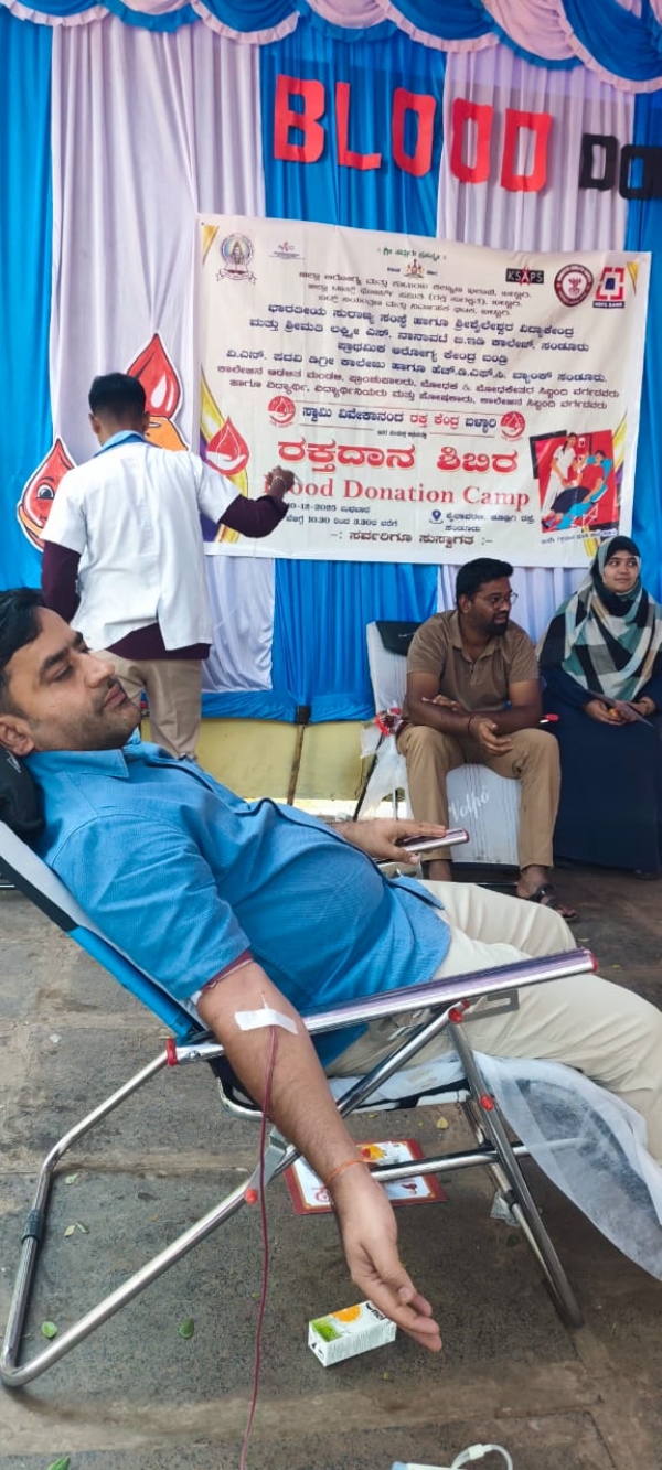 ಸಂಡೂರು : ಶ್ರೀಶೈಲೇಶ್ವರ ವಿದ್ಯಾಕೇಂದ್ರದಲ್ಲಿ ಉಚಿತ ರಕ್ತದಾನ ಶಿಬಿರ ಸಂಡೂರು : ಶ್ರೀಶೈಲೇಶ್ವರ ವಿದ್ಯಾಕೇಂದ್ರದಲ್ಲಿ ಉಚಿತ ರಕ್ತದಾನ ಶಿಬಿರ