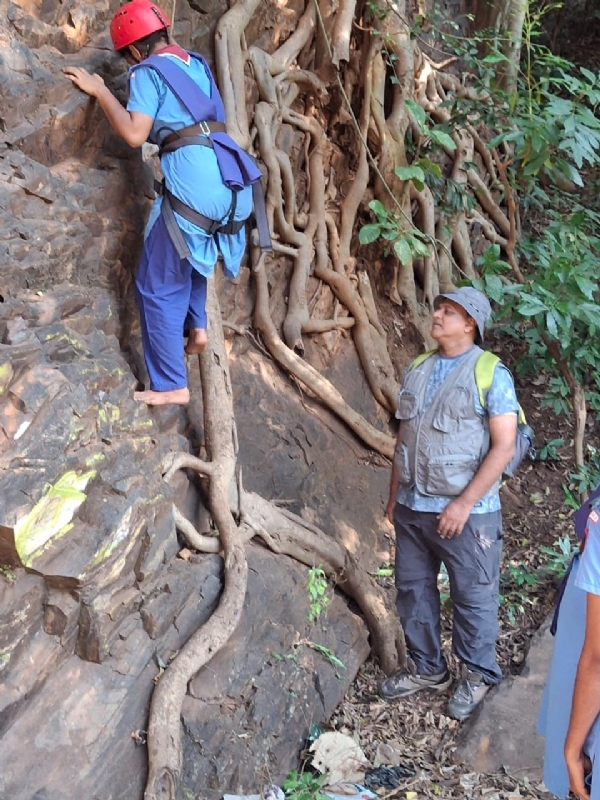 ಬಳ್ಳಾರಿಯ ವಿದ್ಯಾರ್ಥಿಗಳಿಗೆ ಸಂಡೂರು ಸಮೀಪದ ಯಶವಂತನಗರದಲ್ಲಿ ಚಾರಣ ಬಳ್ಳಾರಿಯ ವಿದ್ಯಾರ್ಥಿಗಳಿಗೆ ಸಂಡೂರು ಸಮೀಪದ ಯಶವಂತನಗರದಲ್ಲಿ ಚಾರಣ