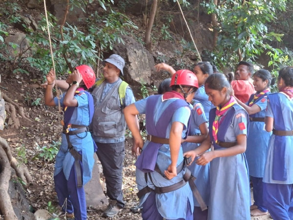 ಬಳ್ಳಾರಿಯ ವಿದ್ಯಾರ್ಥಿಗಳಿಗೆ ಸಂಡೂರು ಸಮೀಪದ ಯಶವಂತನಗರದಲ್ಲಿ ಚಾರಣ ಬಳ್ಳಾರಿಯ ವಿದ್ಯಾರ್ಥಿಗಳಿಗೆ ಸಂಡೂರು ಸಮೀಪದ ಯಶವಂತನಗರದಲ್ಲಿ ಚಾರಣ