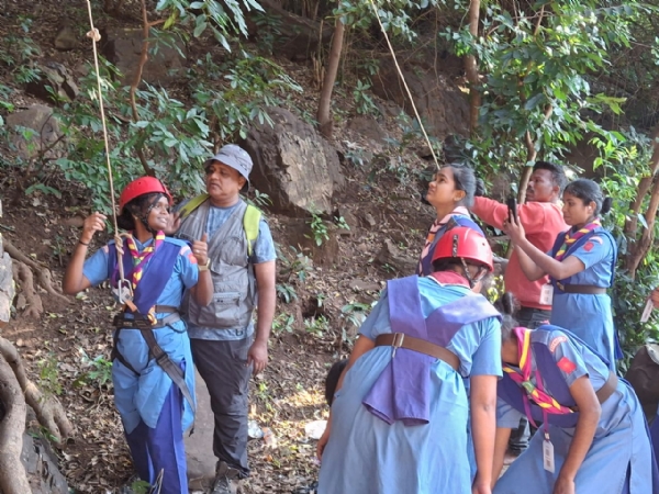 ಬಳ್ಳಾರಿಯ ವಿದ್ಯಾರ್ಥಿಗಳಿಗೆ ಸಂಡೂರು ಸಮೀಪದ ಯಶವಂತನಗರದಲ್ಲಿ ಚಾರಣ ಬಳ್ಳಾರಿಯ ವಿದ್ಯಾರ್ಥಿಗಳಿಗೆ ಸಂಡೂರು ಸಮೀಪದ ಯಶವಂತನಗರದಲ್ಲಿ ಚಾರಣ