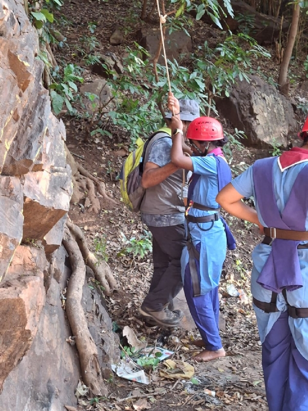ಬಳ್ಳಾರಿಯ ವಿದ್ಯಾರ್ಥಿಗಳಿಗೆ ಸಂಡೂರು ಸಮೀಪದ ಯಶವಂತನಗರದಲ್ಲಿ ಚಾರಣ ಬಳ್ಳಾರಿಯ ವಿದ್ಯಾರ್ಥಿಗಳಿಗೆ ಸಂಡೂರು ಸಮೀಪದ ಯಶವಂತನಗರದಲ್ಲಿ ಚಾರಣ