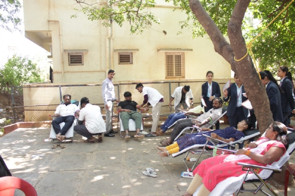 ಸಂಡೂರು : ಶ್ರೀಶೈಲೇಶ್ವರ ವಿದ್ಯಾಕೇಂದ್ರದಲ್ಲಿ ಉಚಿತ ರಕ್ತದಾನ ಶಿಬಿರ ಸಂಡೂರು : ಶ್ರೀಶೈಲೇಶ್ವರ ವಿದ್ಯಾಕೇಂದ್ರದಲ್ಲಿ ಉಚಿತ ರಕ್ತದಾನ ಶಿಬಿರ