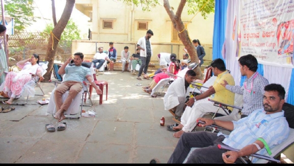 ಸಂಡೂರು : ಶ್ರೀಶೈಲೇಶ್ವರ ವಿದ್ಯಾಕೇಂದ್ರದಲ್ಲಿ ಉಚಿತ ರಕ್ತದಾನ ಶಿಬಿರ ಸಂಡೂರು : ಶ್ರೀಶೈಲೇಶ್ವರ ವಿದ್ಯಾಕೇಂದ್ರದಲ್ಲಿ ಉಚಿತ ರಕ್ತದಾನ ಶಿಬಿರ