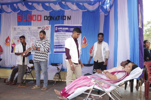 ಸಂಡೂರು : ಶ್ರೀಶೈಲೇಶ್ವರ ವಿದ್ಯಾಕೇಂದ್ರದಲ್ಲಿ ಉಚಿತ ರಕ್ತದಾನ ಶಿಬಿರ ಸಂಡೂರು : ಶ್ರೀಶೈಲೇಶ್ವರ ವಿದ್ಯಾಕೇಂದ್ರದಲ್ಲಿ ಉಚಿತ ರಕ್ತದಾನ ಶಿಬಿರ