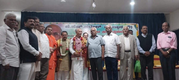 ಚಿತ್ರ : ಕೋಲಾರ ನಗರದ ಕನ್ನಡ ಭವನದಲ್ಲಿ ಜೆ.ಎಚ್.ಪಟೇಲ್ ಪ್ರತಿಷ್ಠಾನದಿಂದ ಹಮ್ಮಿಕೊಂಡಿದ್ದ ಮಾಜಿ ಮುಖ್ಯಮಂತ್ರಿ ಜೆ.ಎಚ್.ಪಟೇಲ್ ಅವರ ೨೫ನೇ ಪುಣ್ಯ ಸ್ಮರಣೋತ್ಸವ ಕಾರ್ಯಕ್ರಮವನ್ನು ವಿಧಾನಸಭೆ ಮಾಜಿ ಅಧ್ಯಕ್ಷ ಕೆ.ಆರ್.ರಮೇಶ್ ಕುಮಾರ್ ಉದ್ಘಾಟಿಸಿದರು. ಚಿತ್ರ : ಕೋಲಾರ ನಗರದ ಕನ್ನಡ ಭವನದಲ್ಲಿ ಜೆ.ಎಚ್.ಪಟೇಲ್ ಪ್ರತಿಷ್ಠಾನದಿಂದ ಹಮ್ಮಿಕೊಂಡಿದ್ದ ಮಾಜಿ ಮುಖ್ಯಮಂತ್ರಿ ಜೆ.ಎಚ್.ಪಟೇಲ್ ಅವರ ೨೫ನೇ ಪುಣ್ಯ ಸ್ಮರಣೋತ್ಸವ ಕಾರ್ಯಕ್ರಮವನ್ನು ವಿಧಾನಸಭೆ ಮಾಜಿ ಅಧ್ಯಕ್ಷ ಕೆ.ಆರ್.ರಮೇಶ್ ಕುಮಾರ್ ಉದ್ಘಾಟಿಸಿದರು.