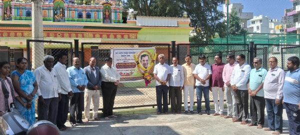 ದಾವಣಗೆರೆ ವೀರಶೈವ ಸಮುದಾಯದ ಮುಖಂಡ ಶ್ಯಾಮನೂರು ಶಿವಶಂಕರಪ್ಪನವರಿಗೆ ಕೋಲಾರದಲ್ಲಿ ವೀರಶೈವ ಸಮುದಾಯದಿಂದ ಶ್ರದ್ಧಾಂಜಲಿ ಅರ್ಪಿಸಲಾಯಿತು. ದಾವಣಗೆರೆ ವೀರಶೈವ ಸಮುದಾಯದ ಮುಖಂಡ ಶ್ಯಾಮನೂರು ಶಿವಶಂಕರಪ್ಪನವರಿಗೆ ಕೋಲಾರದಲ್ಲಿ ವೀರಶೈವ ಸಮುದಾಯದಿಂದ ಶ್ರದ್ಧಾಂಜಲಿ ಅರ್ಪಿಸಲಾಯಿತು.