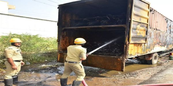 ಲಾರಿಯಲ್ಲಿದ್ದ 40 ಯಮಹಾ ಗಾಡಿಗಳು ಭಸ್ಮ