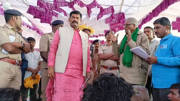 ಕೊಪ್ಪಳ ಕಾರ್ಖಾನೆಗಳ ಸಮಸ್ಯೆಯಿಂದ ಮುಕ್ತಿ ಕೊಡಿ; ಬೆಳಗಾವಿಯಲ್ಲೂ ಹೋರಾಟ ಕೊಪ್ಪಳ ಕಾರ್ಖಾನೆಗಳ ಸಮಸ್ಯೆಯಿಂದ ಮುಕ್ತಿ ಕೊಡಿ; ಬೆಳಗಾವಿಯಲ್ಲೂ ಹೋರಾಟ