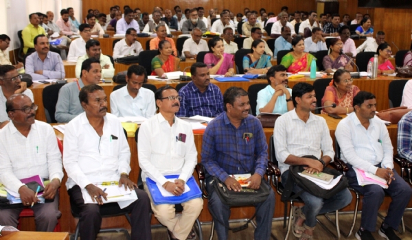 ಮಕ್ಕಳಿಗೆ ಸರಳೀಕರಿಸಿ ಪಾಠಮಾಡಿ- ಜಿಲ್ಲಾಧಿಕಾರಿ ಡಾ. ಸುರೇಶ ಬಿ. ಇಟ್ನಾಳ ಮಕ್ಕಳಿಗೆ ಸರಳೀಕರಿಸಿ ಪಾಠಮಾಡಿ- ಜಿಲ್ಲಾಧಿಕಾರಿ ಡಾ. ಸುರೇಶ ಬಿ. ಇಟ್ನಾಳ