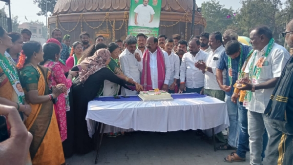 ಬಳ್ಳಾರಿ: ಹೆಚ್ಡಿಕೆ ಹುಟ್ಟುಹಬ್ಬ ಆಚರಣೆ ಬಳ್ಳಾರಿ: ಹೆಚ್ಡಿಕೆ ಹುಟ್ಟುಹಬ್ಬ ಆಚರಣೆ