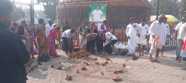 ಬಳ್ಳಾರಿ: ಹೆಚ್ಡಿಕೆ ಹುಟ್ಟುಹಬ್ಬ ಆಚರಣೆ ಬಳ್ಳಾರಿ: ಹೆಚ್ಡಿಕೆ ಹುಟ್ಟುಹಬ್ಬ ಆಚರಣೆ