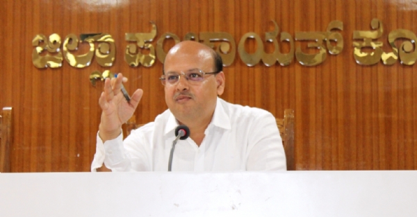 ಮಕ್ಕಳಿಗೆ ಸರಳೀಕರಿಸಿ ಪಾಠಮಾಡಿ- ಜಿಲ್ಲಾಧಿಕಾರಿ ಡಾ. ಸುರೇಶ ಬಿ. ಇಟ್ನಾಳ ಮಕ್ಕಳಿಗೆ ಸರಳೀಕರಿಸಿ ಪಾಠಮಾಡಿ- ಜಿಲ್ಲಾಧಿಕಾರಿ ಡಾ. ಸುರೇಶ ಬಿ. ಇಟ್ನಾಳ