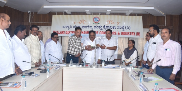 ಇಎಸ್ಐ ಕಡ್ಢಾಯವಾಗಿ ನೋಂದಾಯಿಸಿಕೊಳ್ಳಿರಿ : ಅವ್ವಾರು ಮಂಜುನಾಥ್ ಇಎಸ್ಐ ಕಡ್ಢಾಯವಾಗಿ ನೋಂದಾಯಿಸಿಕೊಳ್ಳಿರಿ : ಅವ್ವಾರು ಮಂಜುನಾಥ್