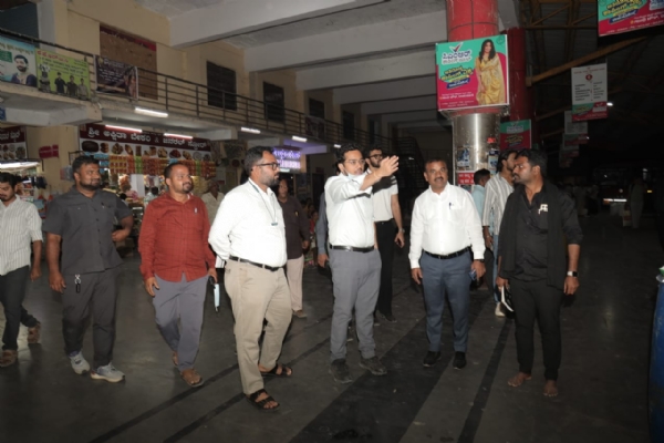 ನಗರದ ಅಭಿವೃದ್ಧಿ ಕಾಮಗಾರಿಗಳ ಸ್ಥಳಕ್ಕೆ ಪಾಲಿಕೆ ಆಯುಕ್ತರ ಭೇಟಿ ನಗರದ ಅಭಿವೃದ್ಧಿ ಕಾಮಗಾರಿಗಳ ಸ್ಥಳಕ್ಕೆ ಪಾಲಿಕೆ ಆಯುಕ್ತರ ಭೇಟಿ