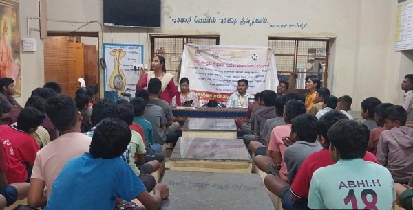 ಕೊಪ್ಪಳ: ವಸತಿ ನಿಲಯದಲ್ಲಿ ಮಕ್ಕಳ ಹಕ್ಕುಗಳು ಮತ್ತು ಕಾನೂನುಗಳ ಜಾಗೃತಿ ಕೊಪ್ಪಳ: ವಸತಿ ನಿಲಯದಲ್ಲಿ ಮಕ್ಕಳ ಹಕ್ಕುಗಳು ಮತ್ತು ಕಾನೂನುಗಳ ಜಾಗೃತಿ