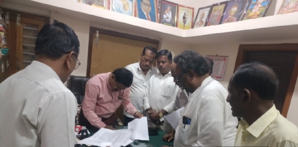 ಹಿರಿತನದ ಮೇಲೆ ಹುದ್ದೆಗೆ ನೇಮಕ ಮಾಡಿ: ಕೆ.ಎಸ್.ನಾಡಗೌಡ ಹಿರಿತನದ ಮೇಲೆ ಹುದ್ದೆಗೆ ನೇಮಕ ಮಾಡಿ: ಕೆ.ಎಸ್.ನಾಡಗೌಡ