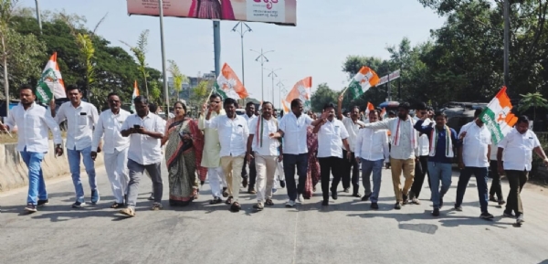 ನ್ಯಾಷನಲ್ ಹೆರಾಲ್ಡ್ : ಕಾಂಗ್ರೆಸ್ಸಿಗರಿಂದ ಬಿಜೆಪಿ ಕಚೇರಿ ಮುತ್ತಿಗೆ ನ್ಯಾಷನಲ್ ಹೆರಾಲ್ಡ್ : ಕಾಂಗ್ರೆಸ್ಸಿಗರಿಂದ ಬಿಜೆಪಿ ಕಚೇರಿ ಮುತ್ತಿಗೆ