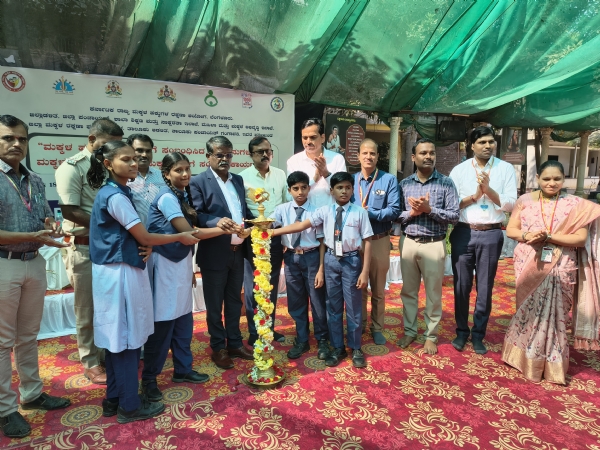 ವಿದ್ಯಾನಿಕೇತನ ಪಬ್ಲೀಕ್ ಶಾಲೆಯಲ್ಲಿ ಮಕ್ಕಳೊಂದಿಗೆ ಸಂವಾದ