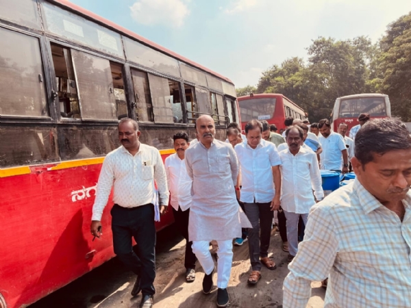 ಲಿಂಗಸಗೂರು ಕೇಂದ್ರ ಬಸ್ ನಿಲ್ದಾಣಕ್ಕೆ ಕೆಕೆಆರ್‍ಟಿಸಿ  ಅಧ್ಯಕ್ಷ ಅರುಣಕುಮಾರ ಪಾಟೀಲ್ ಭೇಟಿ