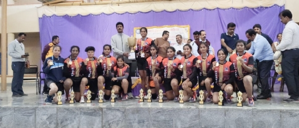 ಬೆಂಗಳೂರು ಉತ್ತರ ವಿಶ್ವವಿದ್ಯಾಲಯದ ಸಂಯುಕ್ತ ಆಶ್ರಯದಲ್ಲಿ ಸರ್ಕಾರಿ ಪ್ರಥಮ ದರ್ಜೆಯ ಕಾಲೇಜು ಗೌರಿಬಿದನೂರುನಲ್ಲಿ ನಡೆದ ಅಂತರ ಕಾಲೇಜು ಮಹಿಳಾ ಕಬಡ್ಡಿ ಪಂದ್ಯಾವಳಿಗಳಲ್ಲಿ ಕೋಲಾರದ ಸರ್ಕಾರಿ ಮಹಿಳಾ ಕಾಲೇಜಿನ ತಂಡ ಪ್ರಥಮ ಸ್ಥಾನ ಪಡೆದುಕೊಂಡಿದೆ.