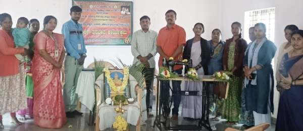 ಕೋಲಾರ ಜಿಲ್ಲೆಯ ವೇಮಗಲ್ ವ್ಯಾಪ್ತಿಯ ನಾಗನಾಳ ಗ್ರಾಮದಲ್ಲಿ ಜ್ಞಾನ ವಿಕಾಸ ಕಾರ್ಯಕ್ರಮದ ಅಡಿಯಲ್ಲಿ ಹೊಲಿಗೆ ತರಬೇತಿ ಕಾರ್ಯಕ್ರಮವನ್ನು ಯೋಜನಾಧಿಕಾರಿ ರಘು ಉದ್ಘಾಟಿಸಿದರು.