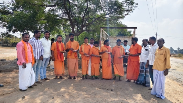 ಹನುಮ ಮಾಲಾಧಾರಿಗಳಿಗೆ ಅನ್ನ ಸಂತರ್ಪಣೆ ಹನುಮ ಮಾಲಾಧಾರಿಗಳಿಗೆ ಅನ್ನ ಸಂತರ್ಪಣೆ