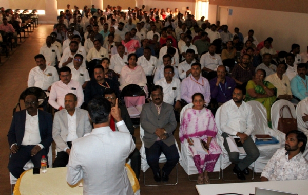 ಕರ್ನಾಟಕ ಭೂ ಕಬಳಿಕೆ ನಿಷೇಧ ಕುರಿತು ಅಧಿಕಾರಿಗಳು ತಿಳಿದುಕೊಳ್ಳಬೇಕಿದೆ - ಎನ್. ಎಸ್. ಪಾಟೀಲ್ ಕರ್ನಾಟಕ ಭೂ ಕಬಳಿಕೆ ನಿಷೇಧ ಕುರಿತು ಅಧಿಕಾರಿಗಳು ತಿಳಿದುಕೊಳ್ಳಬೇಕಿದೆ - ಎನ್. ಎಸ್. ಪಾಟೀಲ್