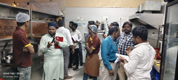 ರಾಯಚೂರು :  ಹೋಟೆಲ್, ರೆಸ್ಟೋರೆಂಟ್‍ಗಳಮೇಲೆ  ದಾಳಿ:   ಪರಿಶೀಲನೆ