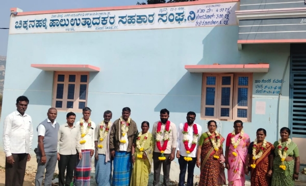 ಚಿಕ್ಕನಹಳ್ಳಿ ಹಾಲು ಉತ್ಪಾದಕರ ಸಹಕಾರ ಸಂಘಕ್ಕೆ  ಅಧ್ಯಕ್ಷರಾಗಿ ಸಿ.ಅಮರೇಶ್ ಮತ್ತು ಉಪಾಧ್ಯಕ್ಷರಾಗಿ ಸಿ.ಎಂ ನರೇಶ್ ಕುಮಾರ್ ಅವರು ಅವಿರೋಧವಾಗಿ ಆಯ್ಕೆ