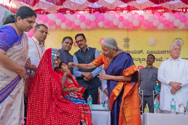 ಹಂಪಿಗೆ ಭೇಟಿ ನೀಡಿ ಹಣಕಾಸು ಸಚಿವಾಲಯದ 120 ಅಧಿಕಾರಿಗಳ ತಂಡ