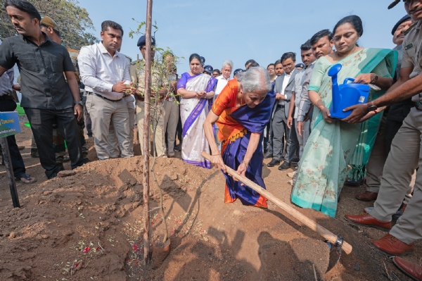 ಹಂಪಿಗೆ ಭೇಟಿ ನೀಡಿ ಹಣಕಾಸು ಸಚಿವಾಲಯದ 120 ಅಧಿಕಾರಿಗಳ ತಂಡ