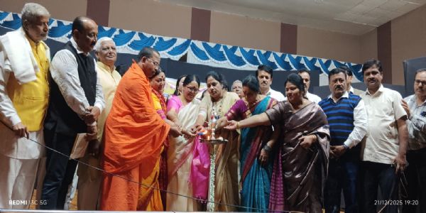 ಗಂಗಾವತಿಯಲ್ಲಿ ಮಹಿಳೆಯರಿಂದ `ಅಕ್ಕಮಹಾದೇವಿ’ ನಾಟಕ ಪ್ರದರ್ಶನ