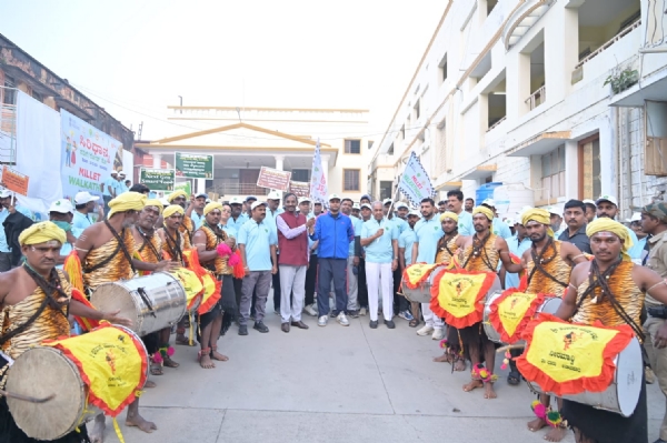 ರಾಯಚೂರು :  ಸಿರಿಧಾನ್ಯಗಳ ಜಾಗೃತಿ ಜಾಥಾಕ್ಕೆ ಚಾಲನೆ